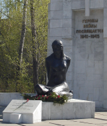 Памятник герою Лизе Чайкиной