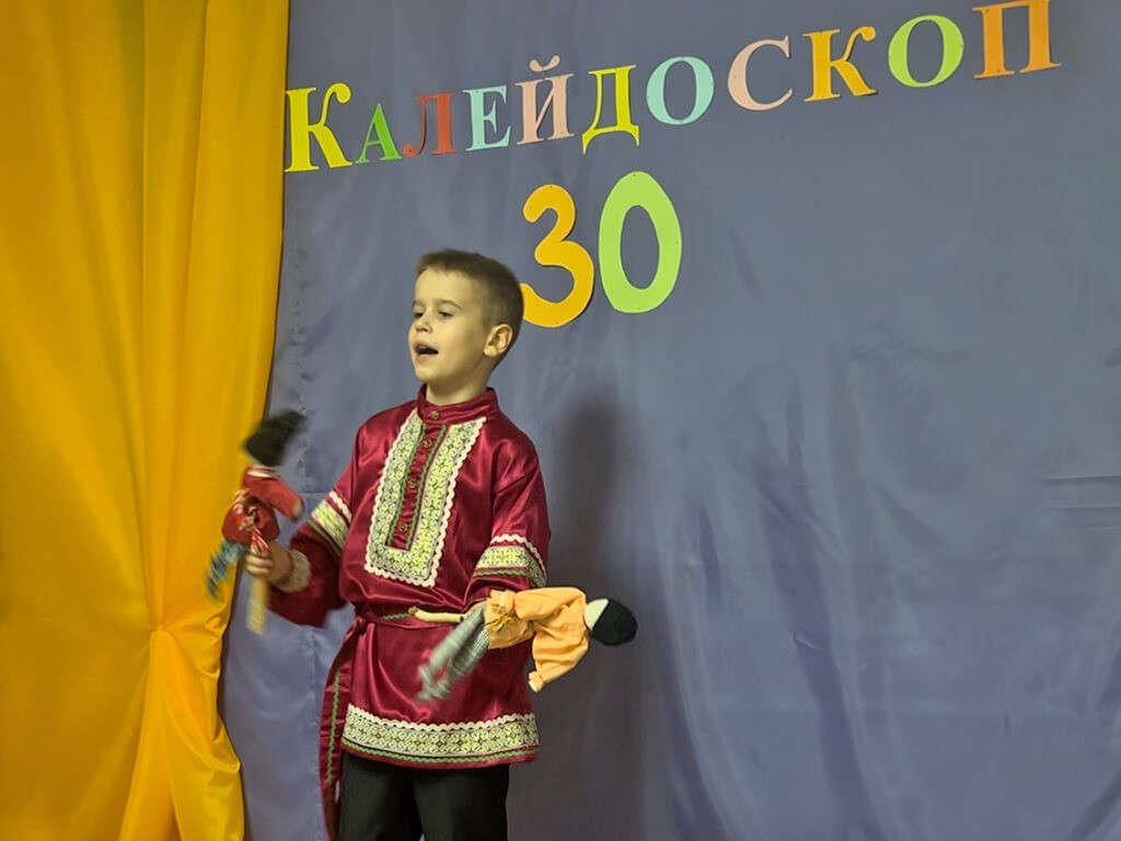 Ансамбль русской песни «Лутонюшки» поздравил клуб «Калейдоскоп» с юбилеем
