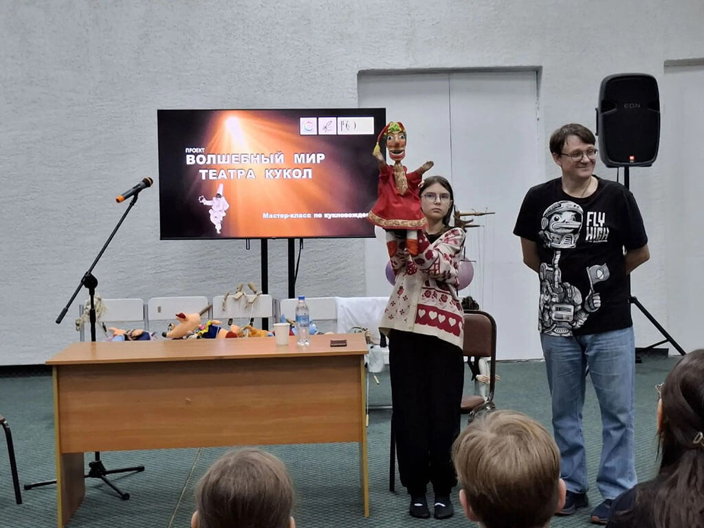 Когда кукла оживает в руках: в образцовом драматическом театре «Феерия» прошёл мастер-класс Дмитрия Войдака по кукловождению!